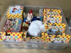 A COLLECTION OF NODDY RELATED COLLECTABLES, INCLUDING A SET OF SIX NODDY TOYLAND VEHICLES BY