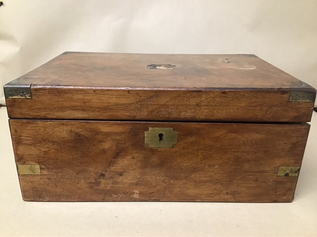 A LATE 19TH CENTURY MAHOGANY WRITING SLOPE OF RECTANGULAR FORM - Image 4 of 4