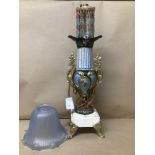 AN UNUSUAL TABLE LAMP WITH GILT PAINTED TWIN HANDLED URN RAISED UPON A SQUARE MARBLE BASE, UPON FOUR