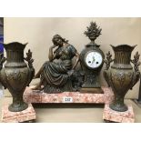 A FRENCH LATE 19TH/EARLY 20TH CENTURY SPELTER CLOCK GARNITURE, COMPRISING CENTRAL CLOCK WITH