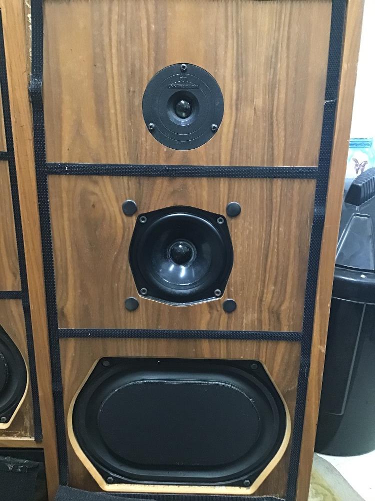 A PAIR OF VINTAGE LINN ISOBANK DMS HIFI SPEAKERS WITH STANDS AND AVONDALE AUDIO POWER SUPPLY - Image 6 of 7