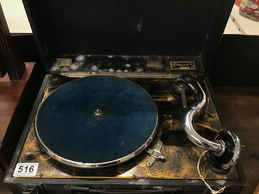 A DECCA (THE SALON) 105 GRAMAPHONE