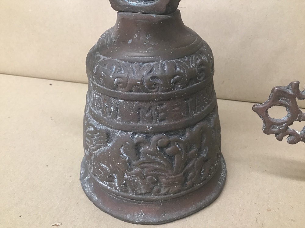 A BRONZE BRACKET MOUNTING BELL, HEAVILY EMBOSSED DECORATION THROUGHOUT - Image 4 of 4