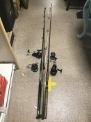 A GROUP OF FISHING REELS AND RODS, INCLUDING A PENN 60 LONG BEACH REEL, PENN NO 160 REEL, GARCIA