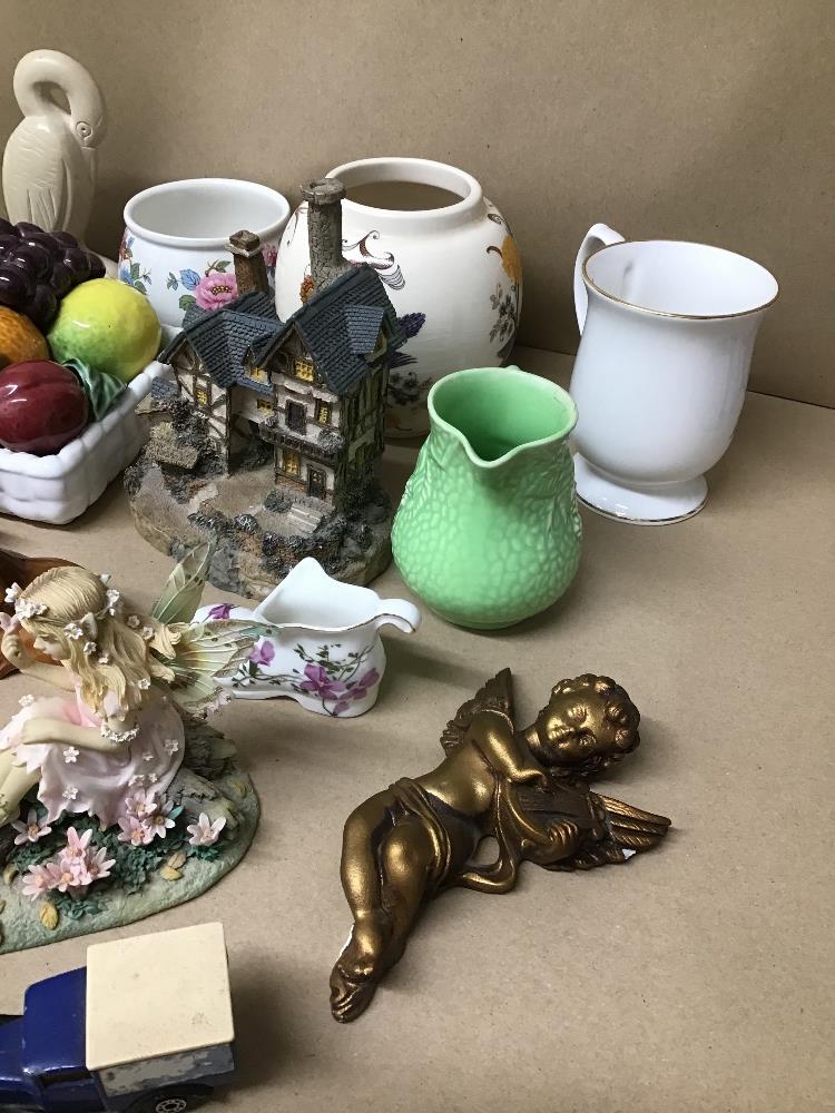 ASSORTED COLLECTABLES, INCLUDING FOUR GILT PLASTER CHERUBS, A STAFFORDSHIRE SADLER PATTERN POT, A - Image 2 of 5