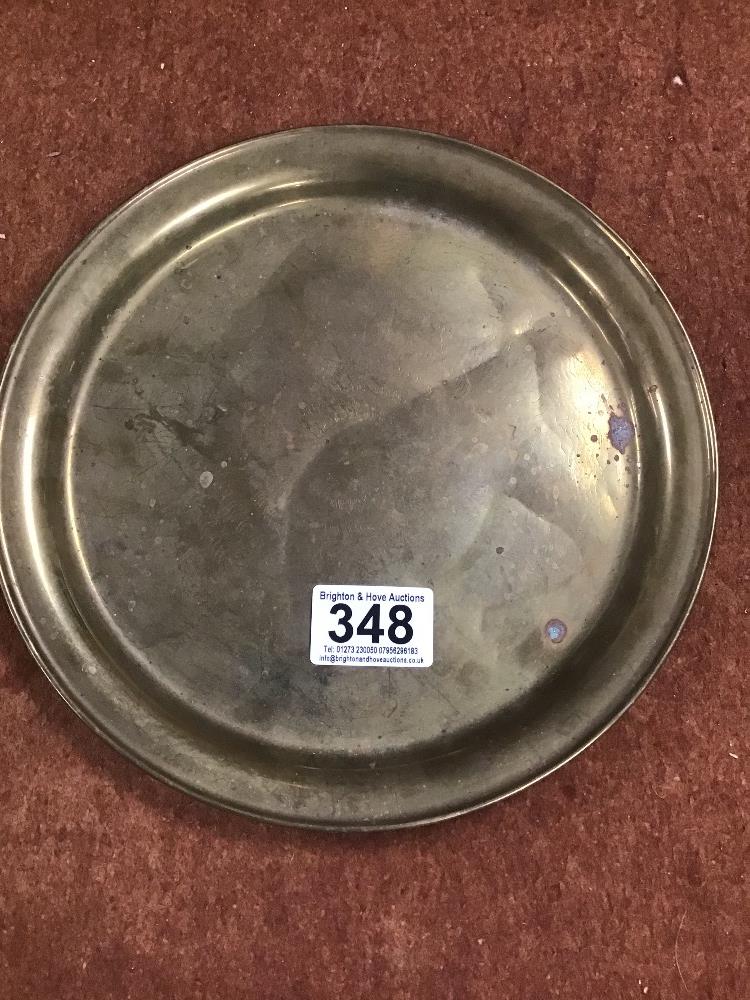 A WWII RAF BRASS DINNER PLATE WITH LINKS TO THE BATTLE OF BRITAIN, STAMPED RD NUMBER TO REVERSE