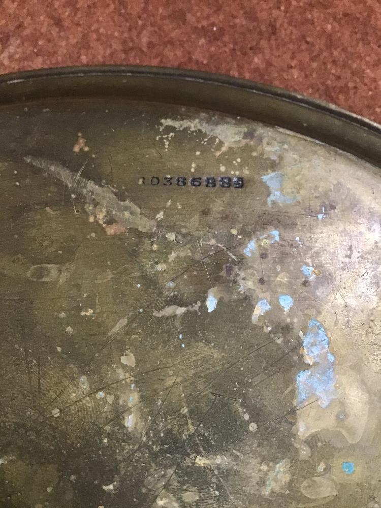 A WWII RAF BRASS DINNER PLATE WITH LINKS TO THE BATTLE OF BRITAIN, STAMPED RD NUMBER TO REVERSE - Image 3 of 4