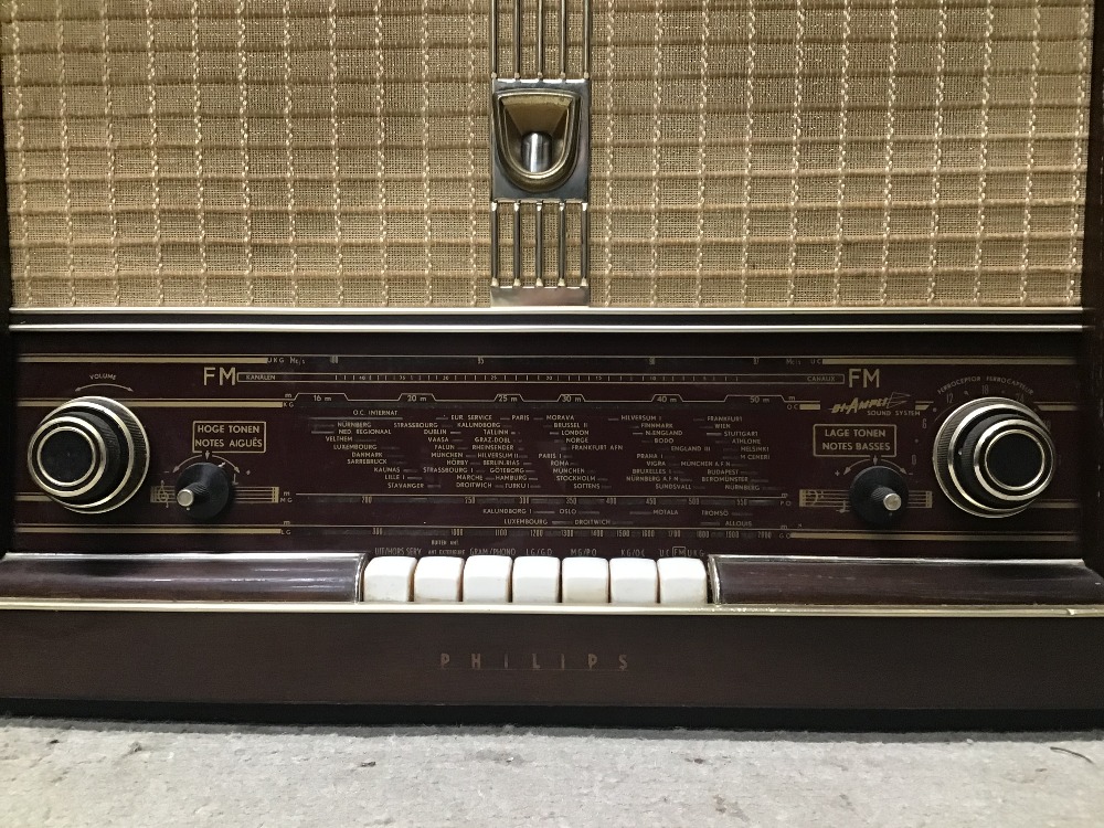 A PHILLIPS VINTAGE VALUE RADIO - Image 2 of 4