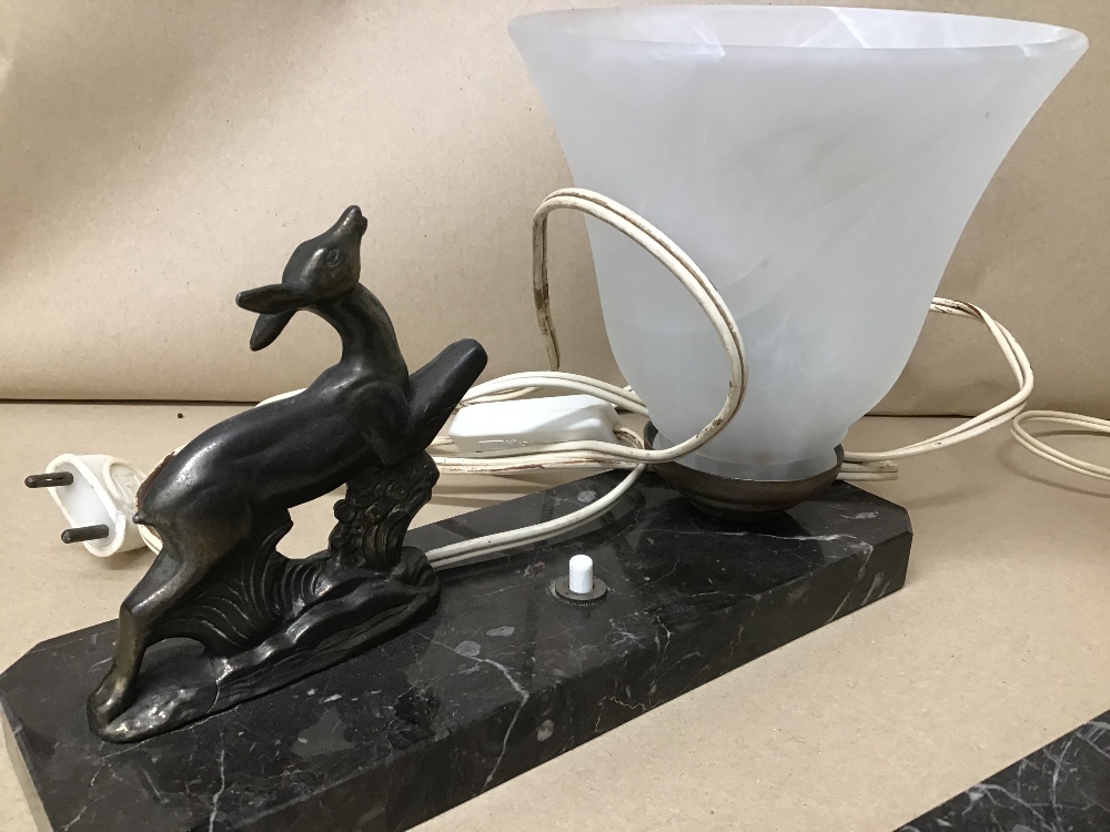 TWO ART DECO STYLE MARBLE TABLE LAMPS ADORNED WITH SPELTER ANIMAL FIGURES - Image 3 of 3