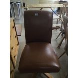 A BROWN LEATHER SWIVEL OFFICE CHAIR