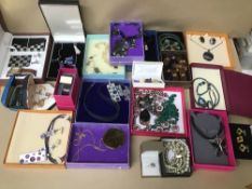 A QUANTITY OF MODERN COSTUME JEWELLERY, MOSTLY BOXED