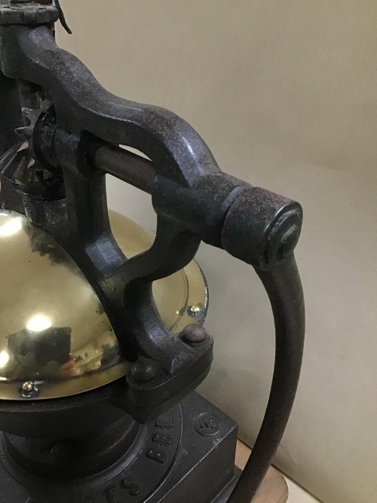 A LARGE CAST IRON PEUGEOT FRERES 'A3' COFFEE GRINDER WITH BRASS COVERS, MOUNTED UPON A WOODEN - Image 4 of 5