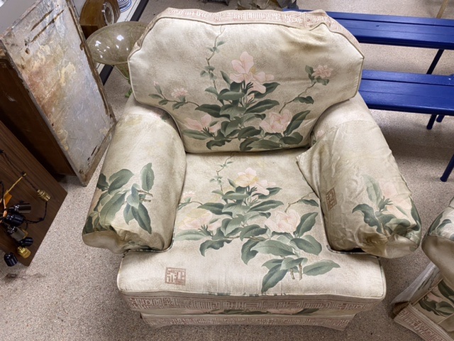 A VINTAGE THREE PIECE SUITE WITH AN ORIENTAL THEME ORIGINALLY BROUGHT FROM HARRODS - Image 3 of 4