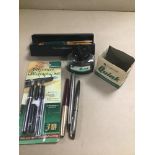 A GROUP OF PENS, INCLUDING PAPERMATE BALLPOINT IN ORIGINAL BOX, TWO PARKER FOUNTAIN PENS AND MORE