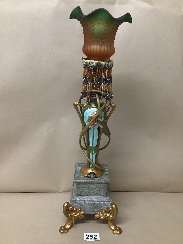 AN UNUSUAL TABLE LAMP WITH GILT PAINTED TWIN HANDLED URN RAISED UPON A SQUARE MARBLE BASE, UPON FOUR