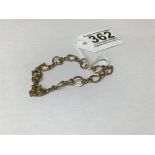 A 9CT GOLD LADIES BRACELET WITH SAFETY CHAIN, OVAL SHAPED LINKS, 8.4G