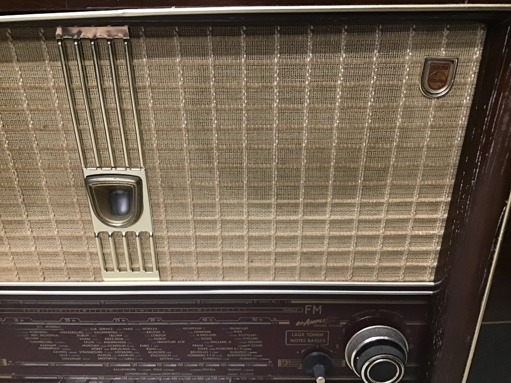 A PHILLIPS VINTAGE VALUE RADIO - Image 3 of 4