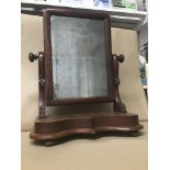 A VICTORIAN MAHOGANY DRESSING TABLE MIRROR, 48CM HIGH