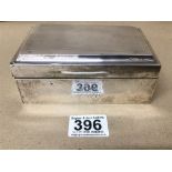 A AN ART DECO SILVER CIGARETTE BOX OF RECTANGULAR FORM WITH ENGINE TURNED DECORATION TO THE LID,