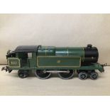 AN EARLY HORNBY 0 GAUGE CLOCKWORK LOCOMOTIVE, GWR 2221 CLASS, 25.5CM LONG