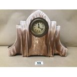 A MID CENTURY GLAZED CERAMIC MANTLE CLOCK, THE DIAL WITH ARABIC NUMERALS DENOTING HOURS, 32CM WIDE