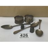 A MIXED LOT OF SILVER ITEMS, INCLUDING GEORGIAN SILVER TEASPOON HALLMARKED LONDON 1823, TWO OTHER