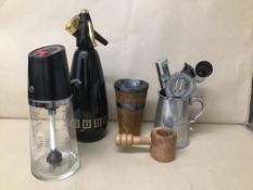 A GROUP OF RETRO BAR RELATED ITEMS, INCLUDING WHITBREAD PEWTER TANKARD WITH SIMILAR BAR TOOLS,