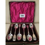 A SET OF SIX VICTORIAN SILVER TEASPOONS WITH FIDDLE PATTERN HANDLES, HALLMARKED LONDON 1875 BY HENRY