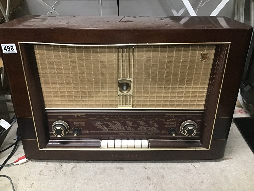 A PHILLIPS VINTAGE VALUE RADIO