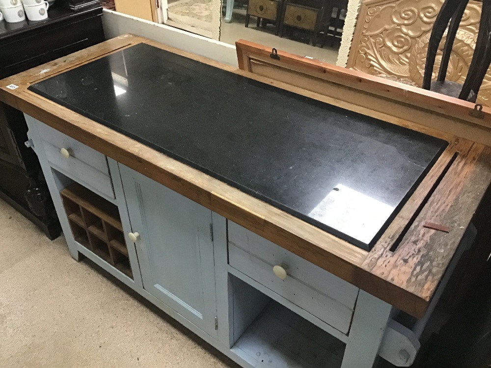 A SOLID WOODEN KITCHEN ISLAND WITH A BLACK MARBLE TOP AND DRAWERS AND A CUPBOARD SPACE IN LIGHT BLUE - Image 2 of 3