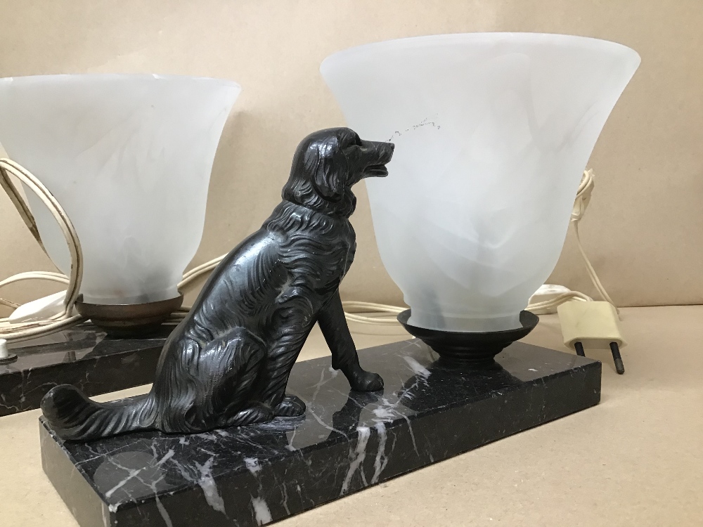 TWO ART DECO STYLE MARBLE TABLE LAMPS ADORNED WITH SPELTER ANIMAL FIGURES - Image 2 of 3