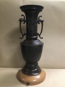 A LARGE JAPANESE BRONZE TWO HANDLED VASE MOUNTED ON WOODEN BASE AS A TABLE LAMP, 43CM HIGH (AF)