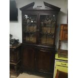 AN EARLY 19TH CENTURY MAHOGANY TWO-PIECE DISPLAY UNIT WITH STORAGE