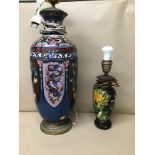 A LARGE CHINESE CLOISONNE ENAMEL TABLE LAMP, 61CM HIGH, TOGETHER WITH A SMALL EXAMPLE DEPICTING A