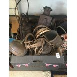 LARGE QUANTITY OF MIXED METAL WARE, INCLUDING ANIMAL TRAPS, HANGING LANTERNS AND MORE