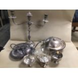 A QUANTITY OF SILVER PLATE, INCLUDING WALKER & HALL TREFOIL TRAY, CANDLEABRA, CLARET JUG AND MORE