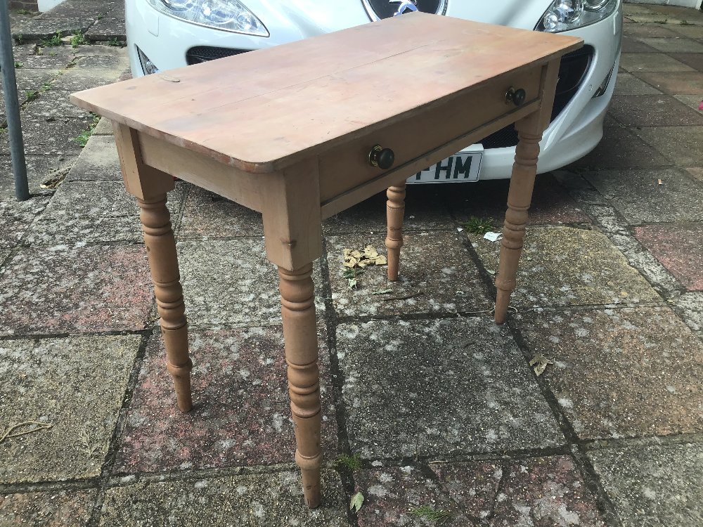 A VINTAGE PINE TABLE WITH DRAWER 90 X 44 X 72CMS - Image 3 of 3