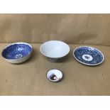 THREE PIECES OF ORIENTAL PORCELAIN, COMPRISING TWO BOWLS AND A DISH, TOGETHER WITH A SMALL ENAMEL