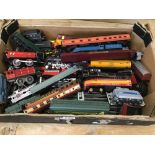 A COLLECTION OF MODEL RAILWAY LOCOMOTIVES, CARRIAGES AND TRACK FROM VARIOUS MANUFACTURERS