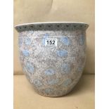 A LARGE ORIENTAL STYLE POT 29CMS HIGH