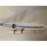 A JAPANESE WAKIZASHI SHORT SWORD, 70CM LONG