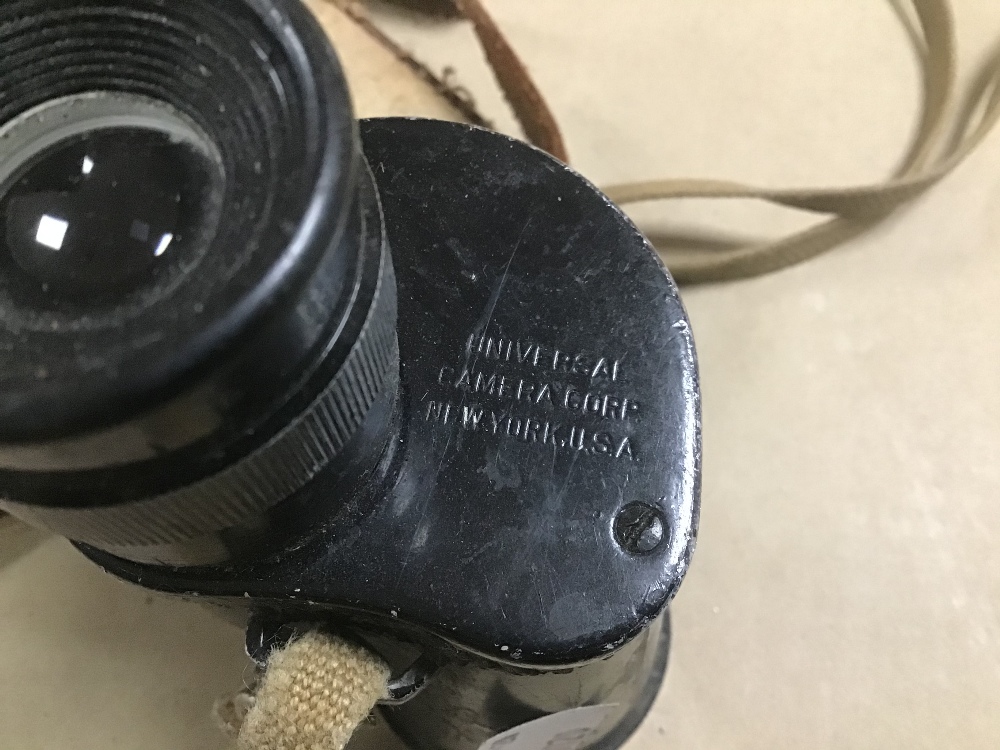 A PAIR OF US NAVY WWII UNIVERSAL CAMERA CORPS 6X30 BINOCULARS, 06513, TOGETHER WITH A PAIR OF CARL - Image 3 of 4