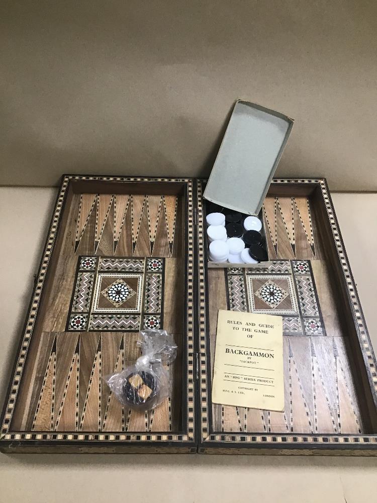 A LARGE ANGLO INDIAN GAMES BOX WITH INLAID MARQUETRY AND PARQUETRY DECORATION. 49CM WIDE