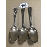 A SET OF THREE GEORGE II SILVER TABLE SPOONS, HALLMARKED LONDON 1729 BY JOSEPH SMITH I, 102G