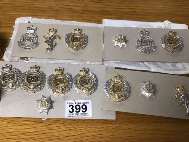 A COLLECTION OF ASSORTED MILITARY CAP BADGES FROM VARIOUS REGIMENTS WITH NAPKIN RINGS - Image 2 of 5