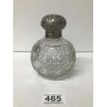 AN EDWARDIAN SILVER TOPPED GLASS PERFUME BOTTLE OF GLOBULAR FORM, HALLMARKED BIRMINGHAM 1903 BY