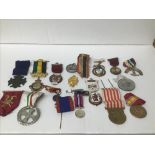 A COLLECTION OF VARIOUS MEDALS, INCLUDING NUMEROUS MASONIC EXAMPLES, A WWII DEFENCE MEDAL,