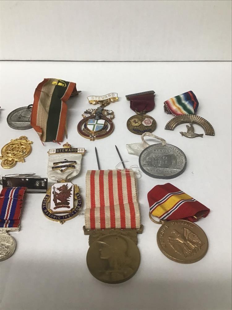 A COLLECTION OF VARIOUS MEDALS, INCLUDING NUMEROUS MASONIC EXAMPLES, A WWII DEFENCE MEDAL, - Image 4 of 4