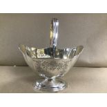 AN EARLY 20TH CENTURY SILVER BON BON DISH OF OVAL FORM, ENGRAVED DECORATION THROUGHOUT AND RAISED