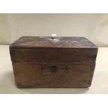 A SMALL LATE 19TH CENTURY TEA CADDY OF RECTANGULAR FORM, 17CM WIDE